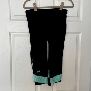 Black under-armour cropped leggings with mint mesh detail. Zipper pocket in back